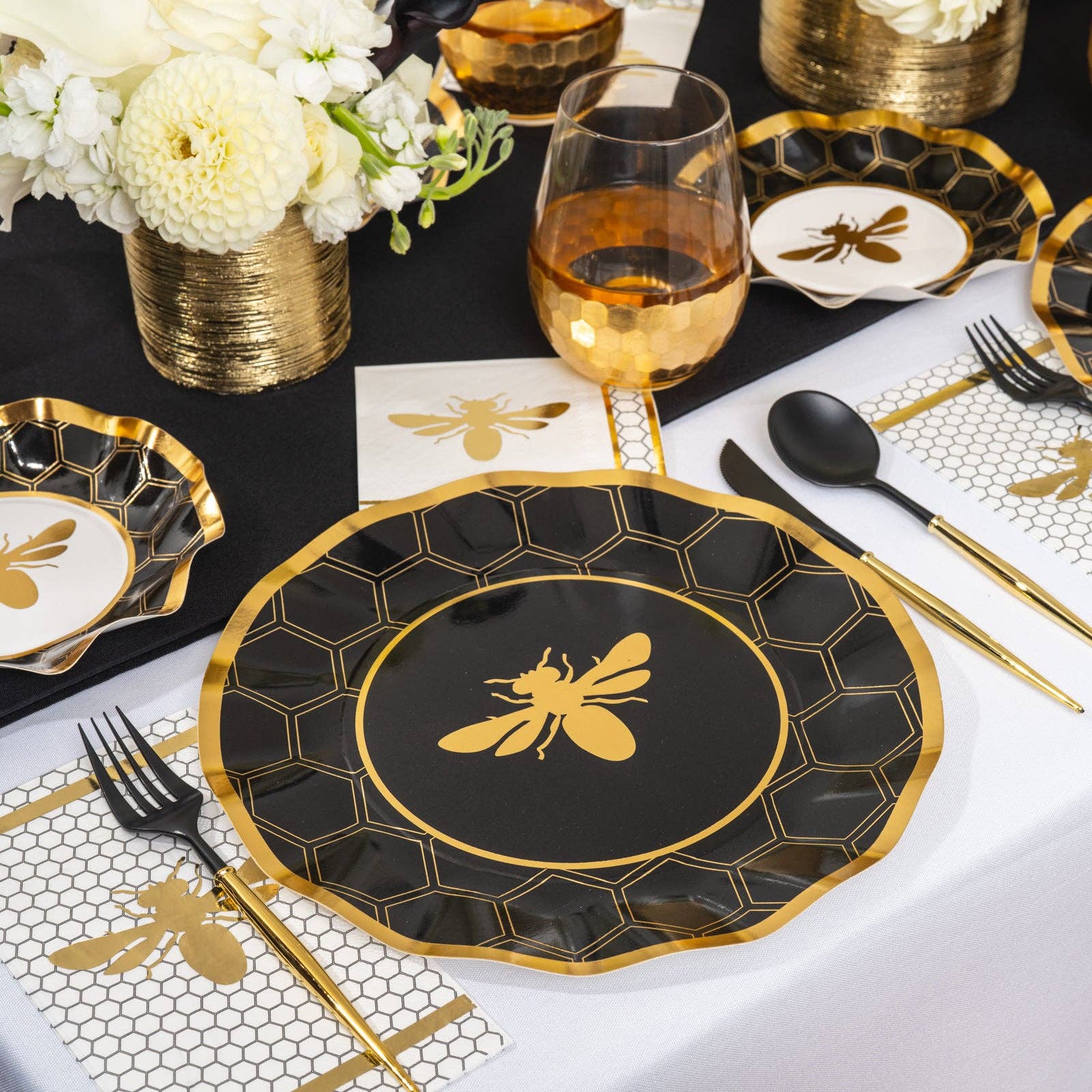 Sophistiplate Dining Plates Honeybee Wavy Paper Dinner Plates - Set of 8