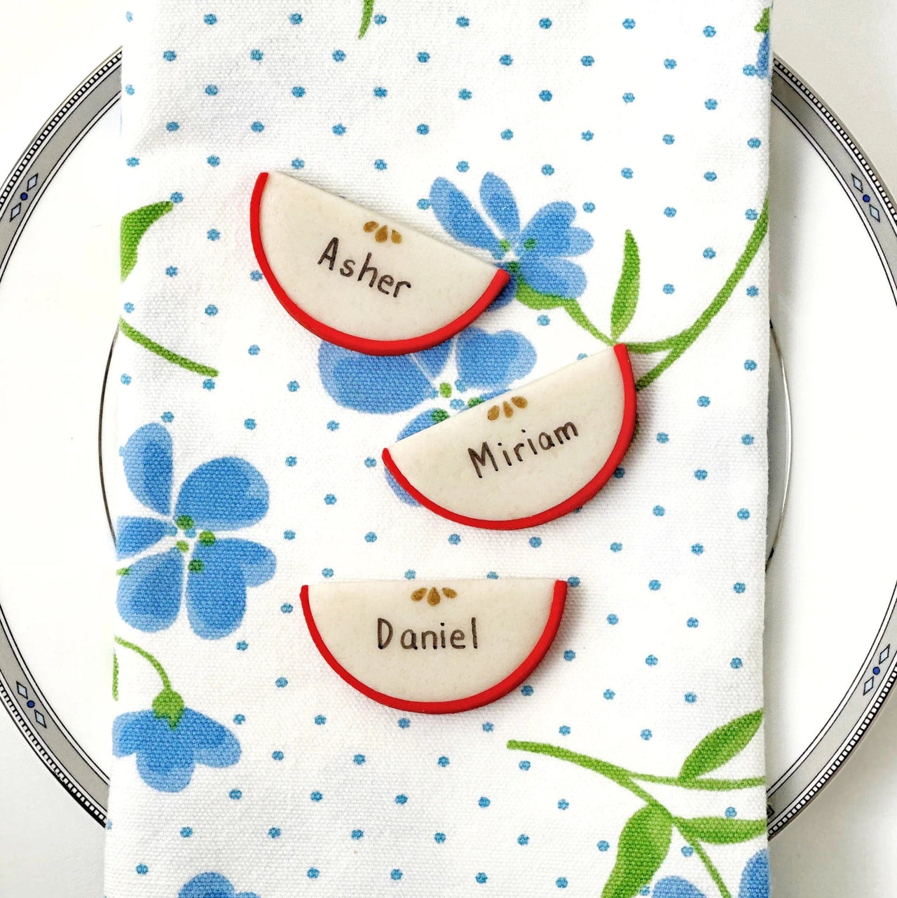 Marzipops - Marzipan Personalized Apple Slices Place Settings - ModernTribe