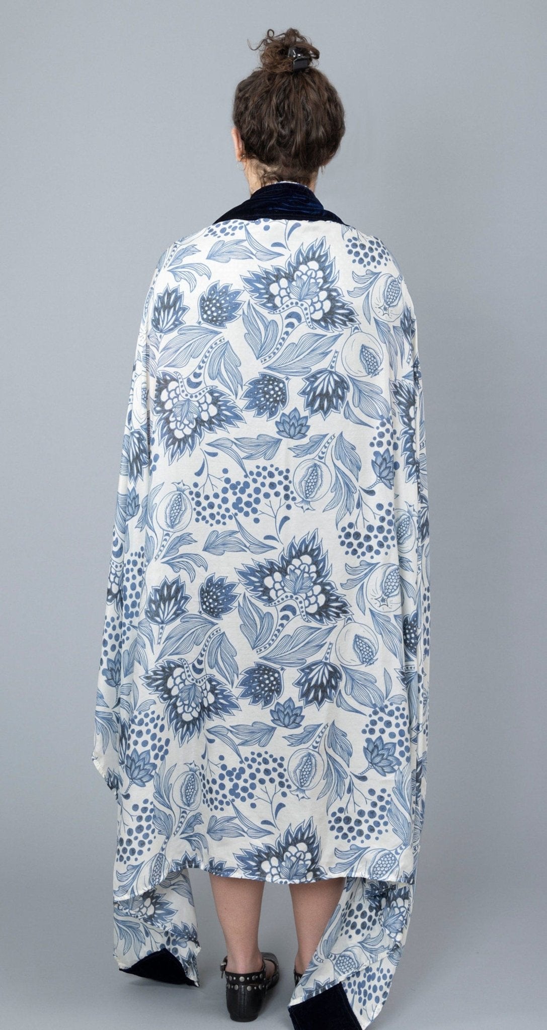 Elly Bovarnick Studios - Blue and White Pomegranate Silk Habotai Tallit - ModernTribe