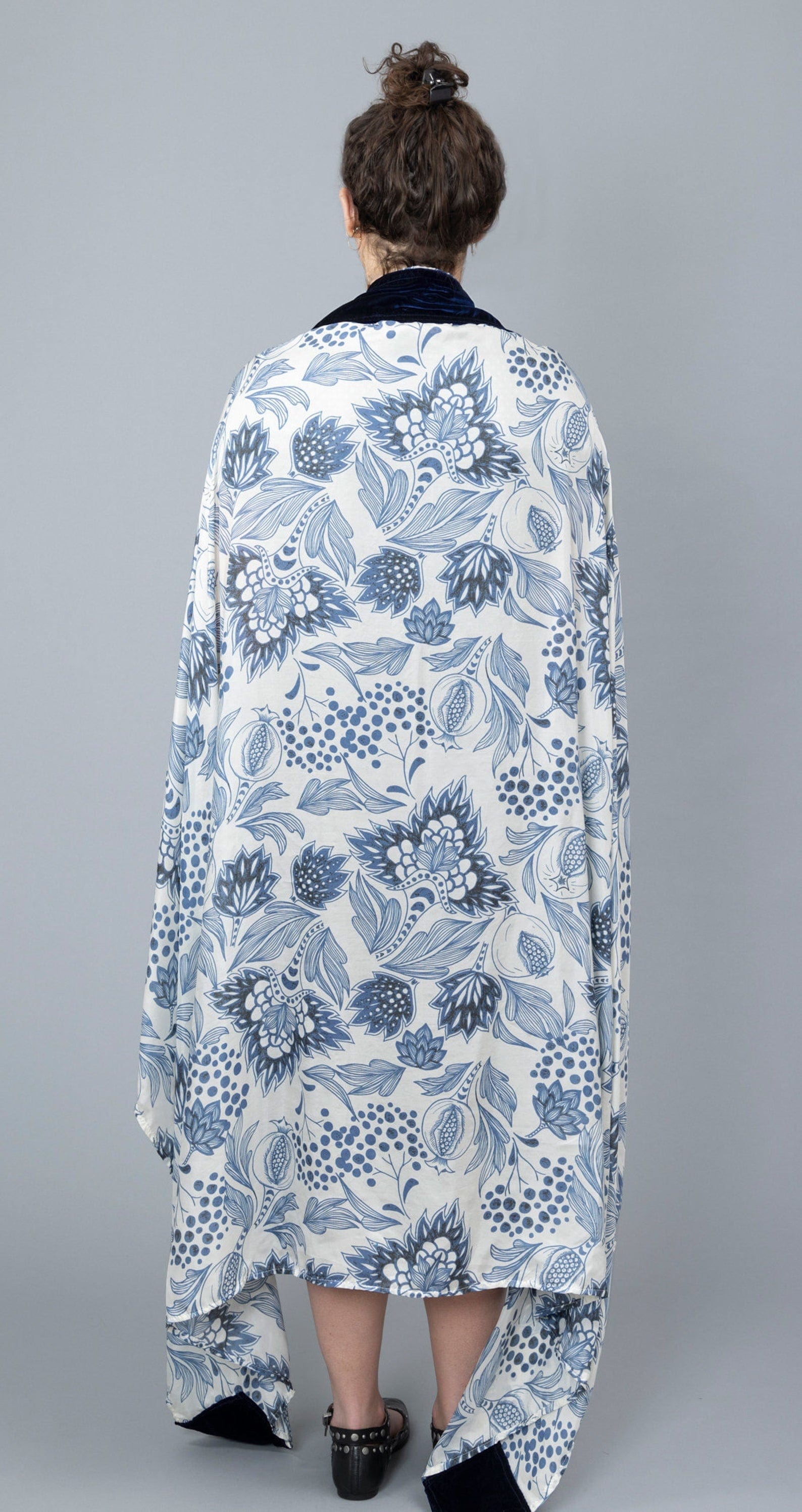 Elly Bovarnick Studios Tallises Blue and White Pomegranate Silk Habotai Tallit and Bag