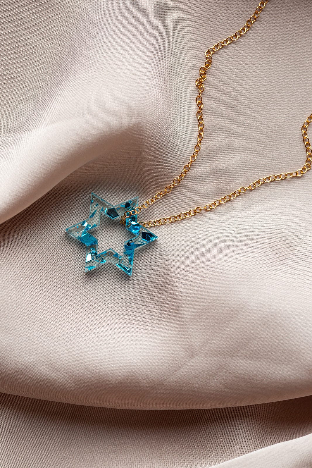 Ariel Tidhar Necklaces Blue Petite Floating Magen Necklace - Blue Fleck