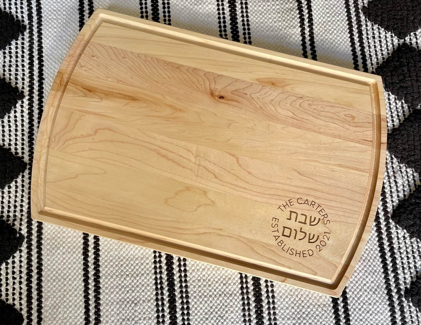 Dear Deer Crafts - Personalized Shabbat Shalom Round Wood Challah Board - Mixed Wood or Maple - ModernTribe