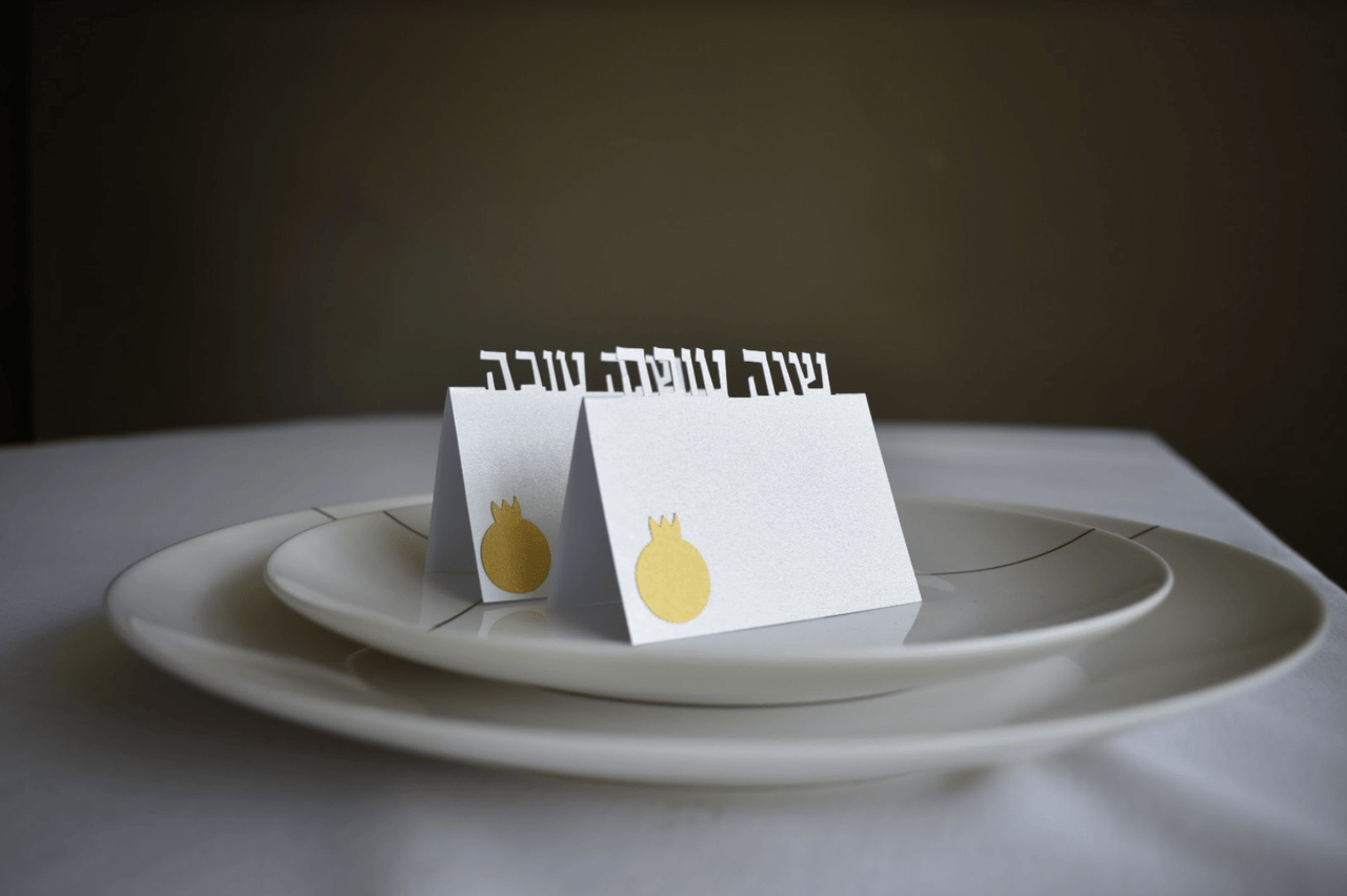The KitCut - Shana Tova Hebrew Place Cards with Gold Apple - Set of 10 - ModernTribe