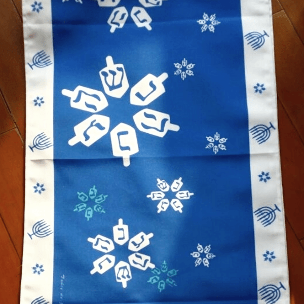 Table de Joie - Dreidel Table Runner - ModernTribe
