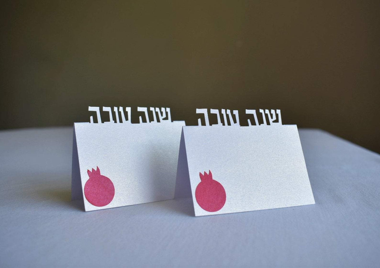 The KitCut - Shana Tova Hebrew Place Cards with Red Pomegranate - Set of 10 - ModernTribe
