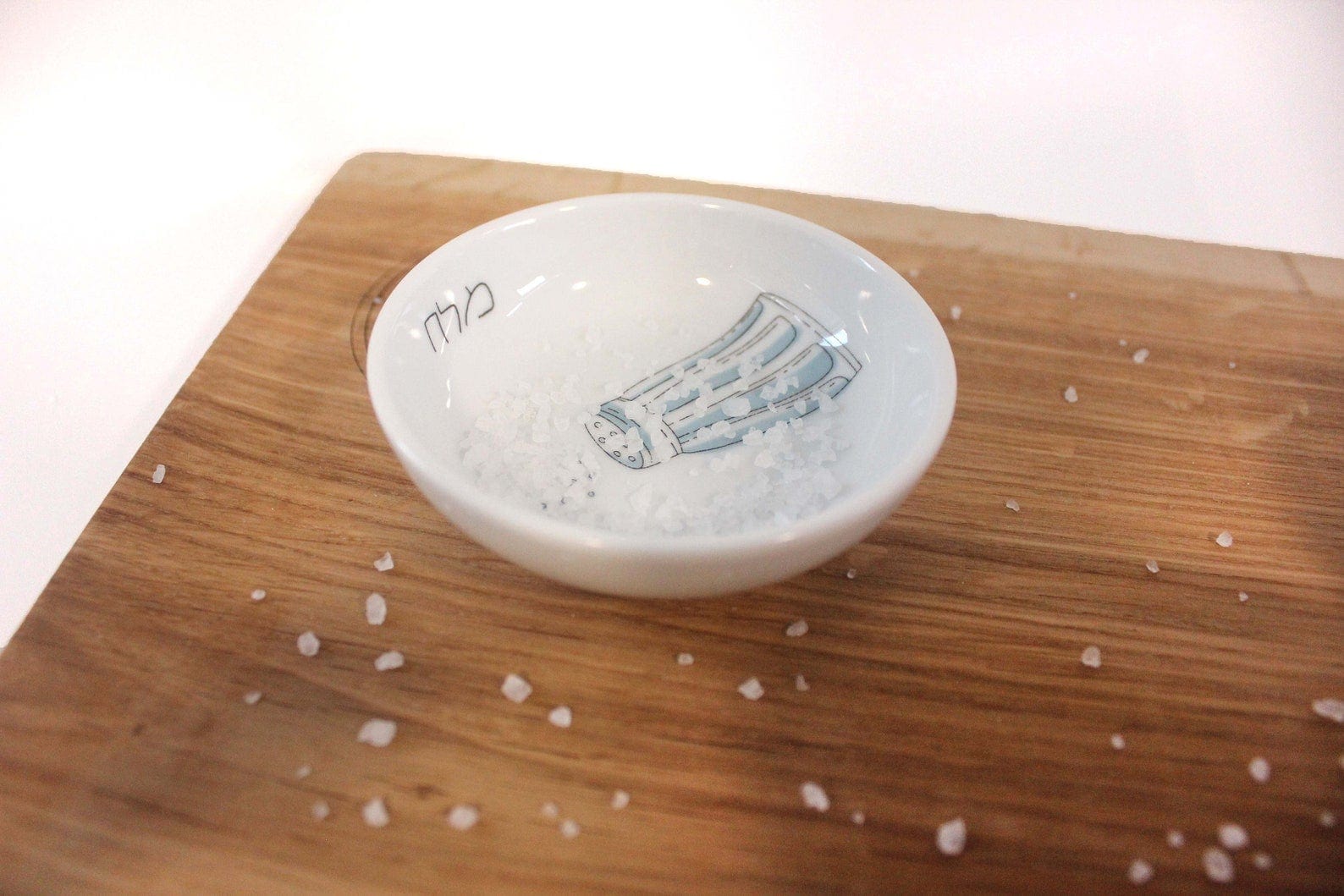Mickala Design Challah Boards Oak Challah Board with Ceramic Salt Dish