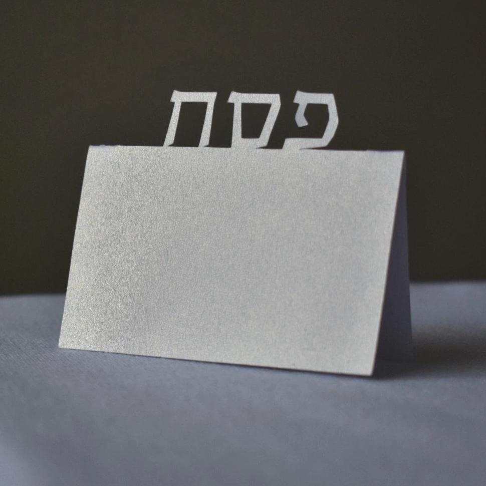 The KitCut Decor Pesach Hebrew Place Cards - Set of 10
