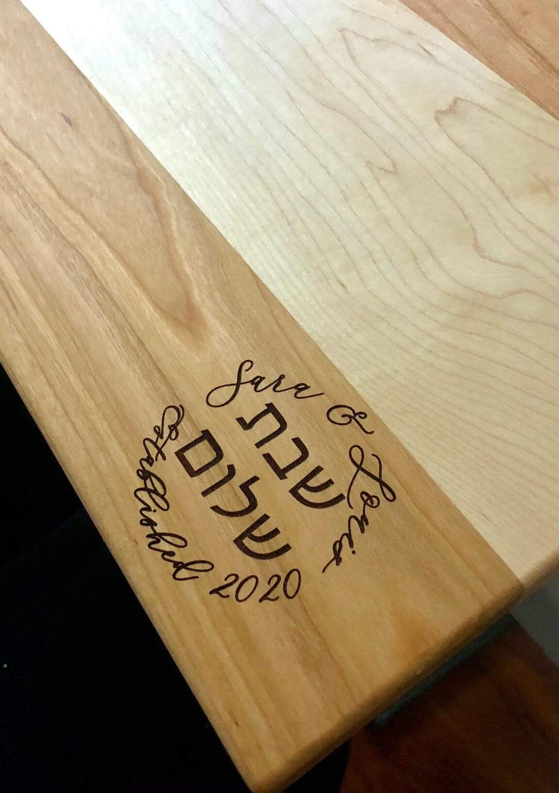 Dear Deer Crafts - Personalized Shabbat Shalom Round Wood Challah Board - Mixed Wood or Maple - ModernTribe