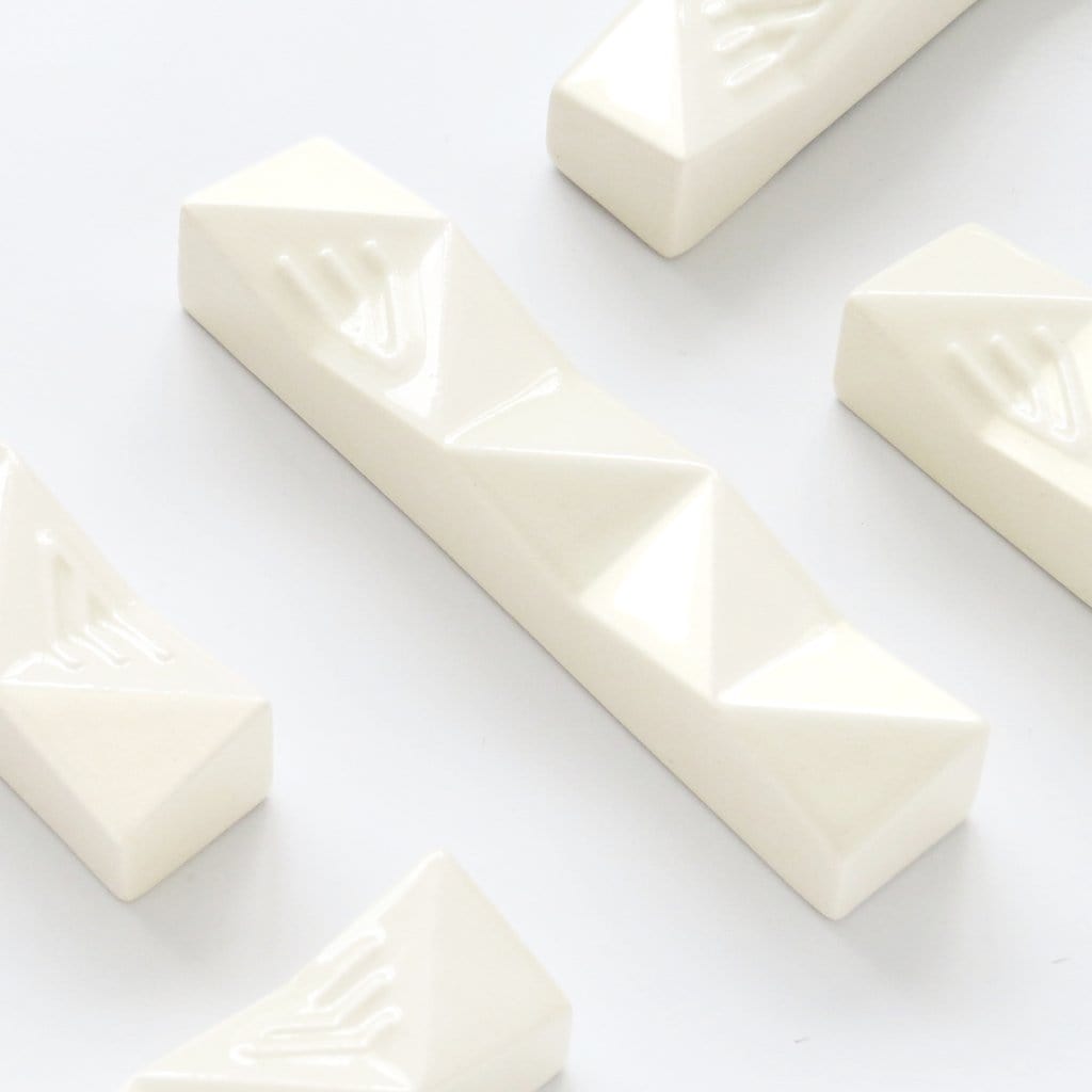 Studio Armadillo - White Bold Shin Studio Armadillo Mezuzah - ModernTribe